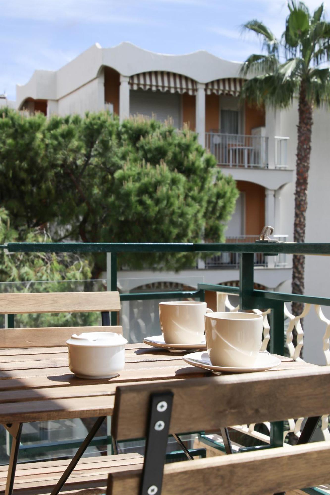 Hotel Casa Febo, In Centro Con Parcheggio Privato A 200 Mt Dal Mare Bordighera Exterior foto