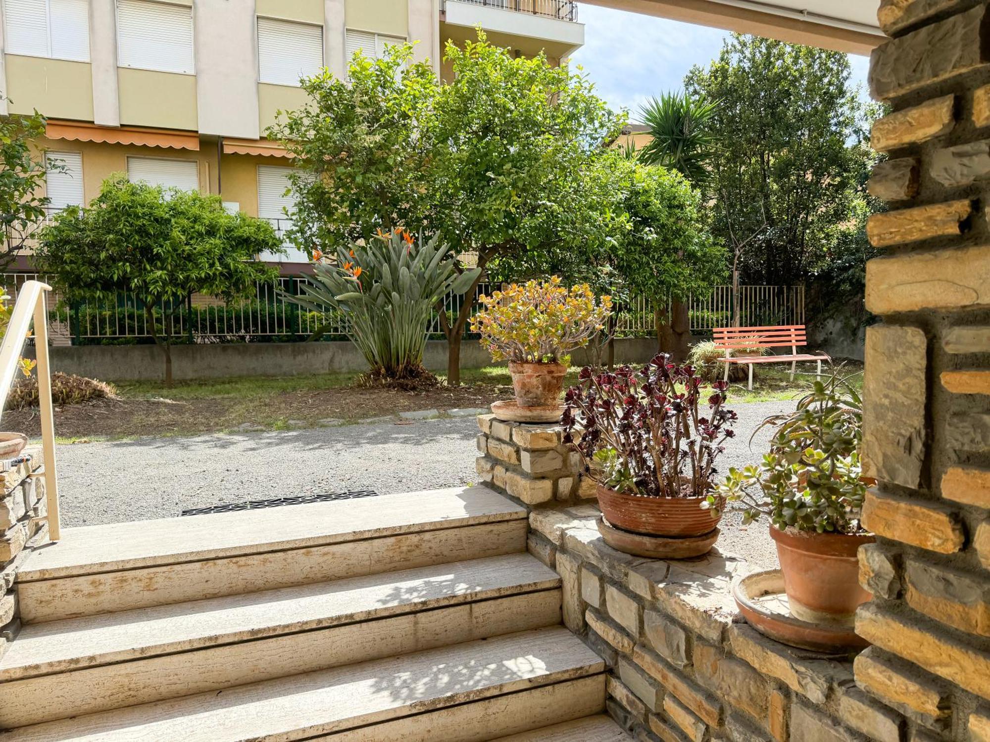 Hotel Casa Febo, In Centro Con Parcheggio Privato A 200 Mt Dal Mare Bordighera Exterior foto