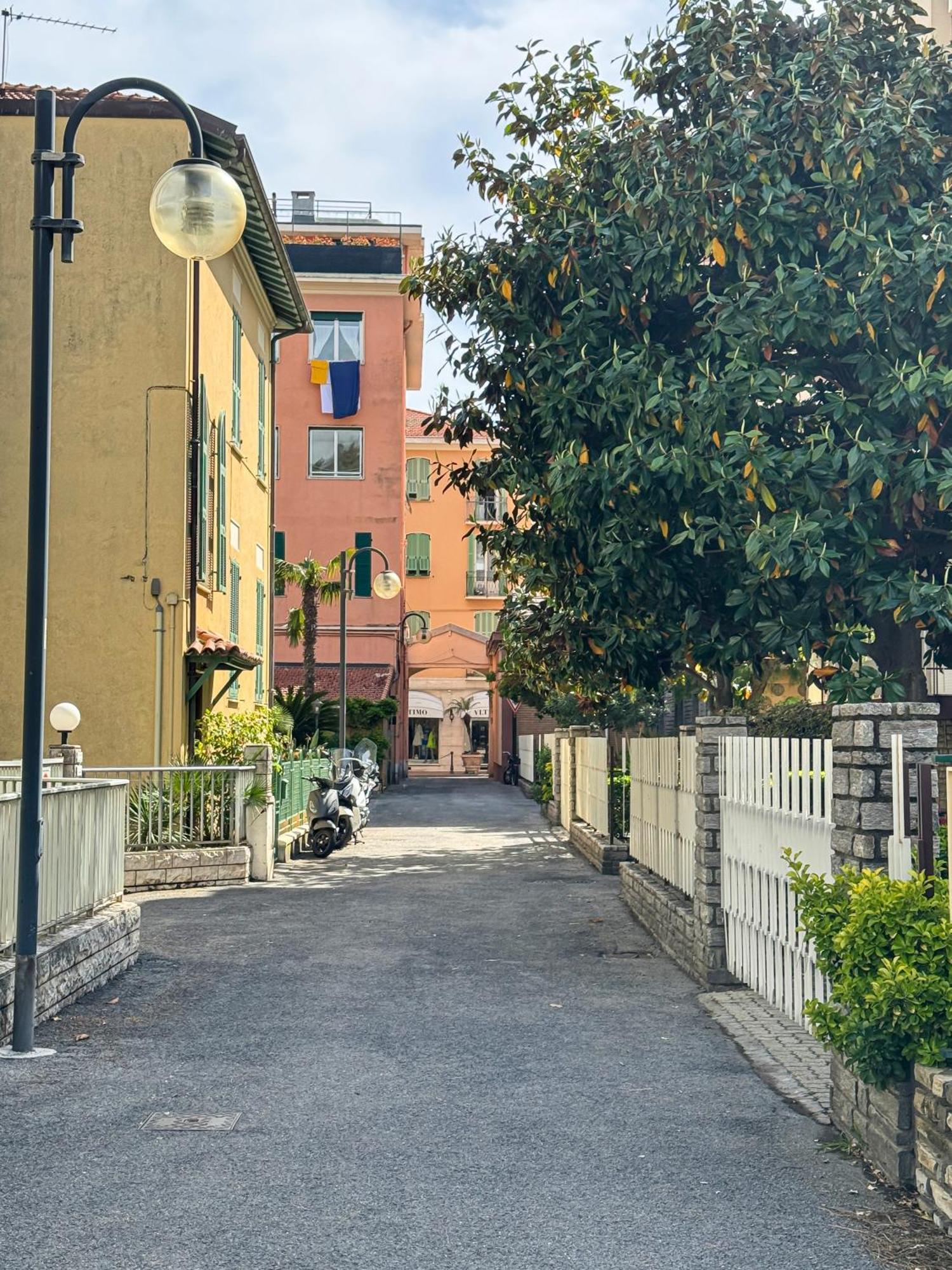 Hotel Casa Febo, In Centro Con Parcheggio Privato A 200 Mt Dal Mare Bordighera Exterior foto