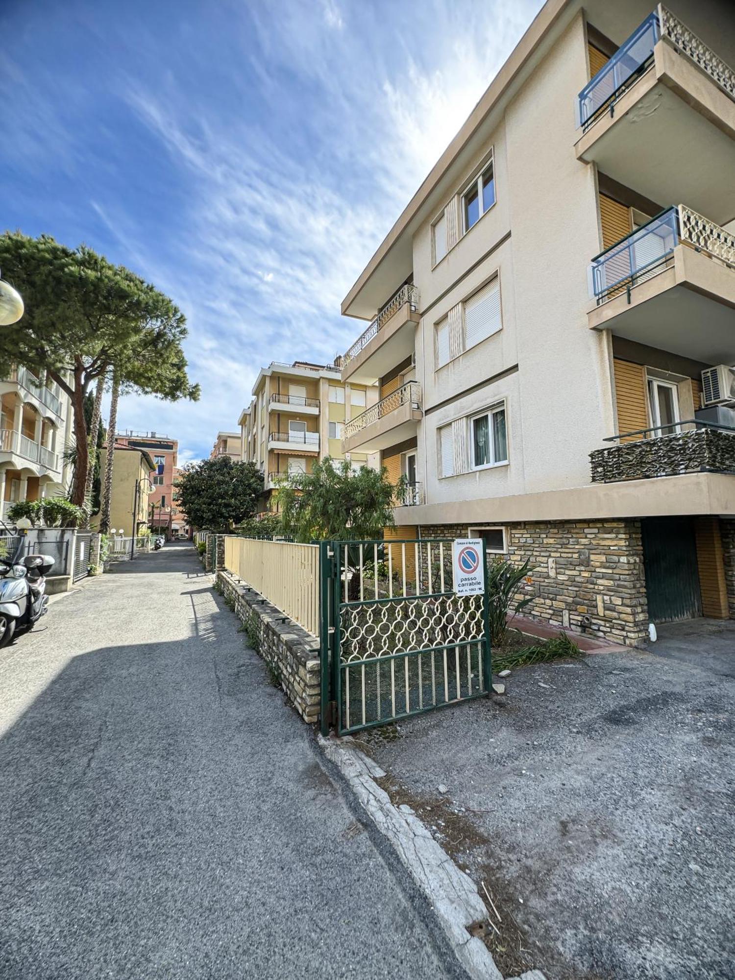 Hotel Casa Febo, In Centro Con Parcheggio Privato A 200 Mt Dal Mare Bordighera Exterior foto