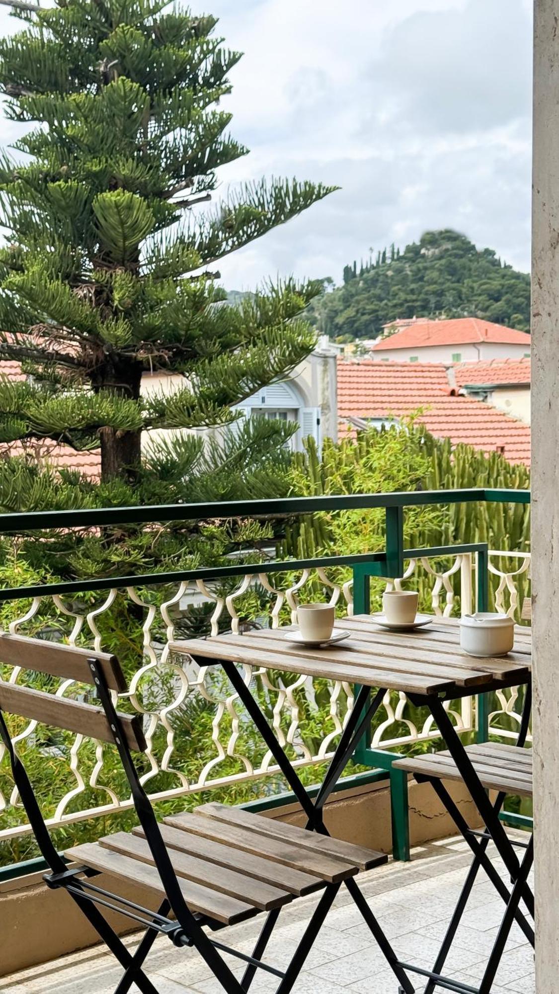 Hotel Casa Febo, In Centro Con Parcheggio Privato A 200 Mt Dal Mare Bordighera Exterior foto