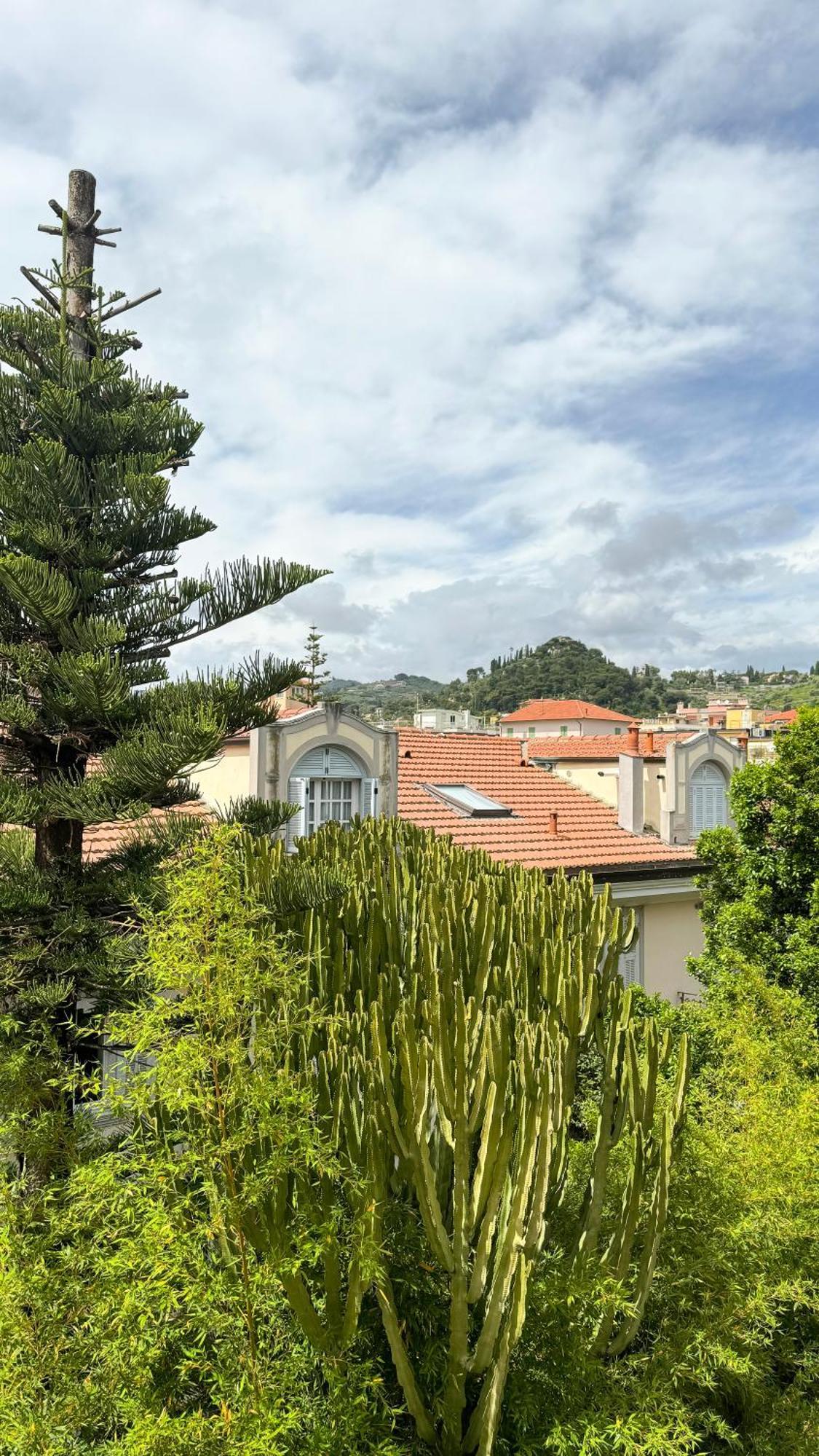 Hotel Casa Febo, In Centro Con Parcheggio Privato A 200 Mt Dal Mare Bordighera Exterior foto